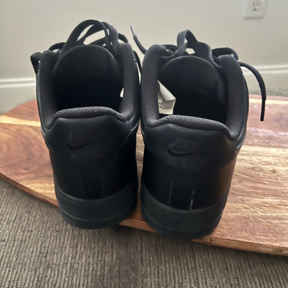 Men's Black Nike AF1 Sneakers - Picture 4 of 5
